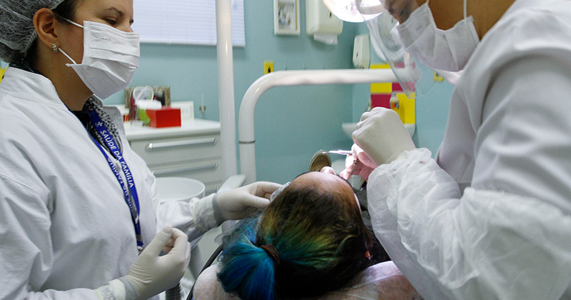 Cirurgião-Dentista precisa alertar jovens sobre os riscos do uso